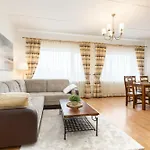 아파트 Cosy Next To Kadriorg Park *